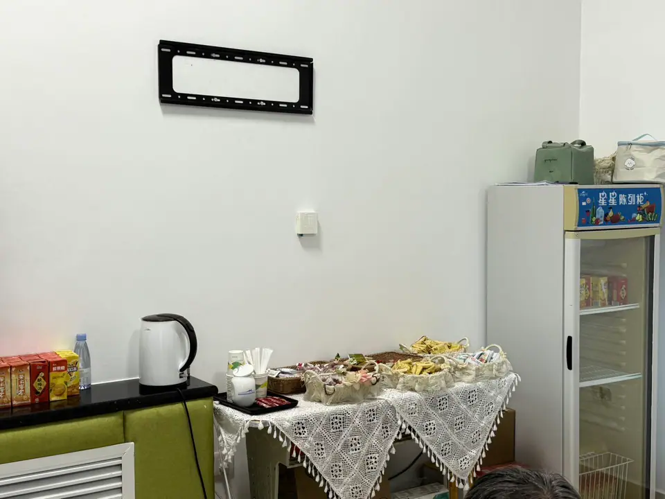 Two Classes Lounge — 2