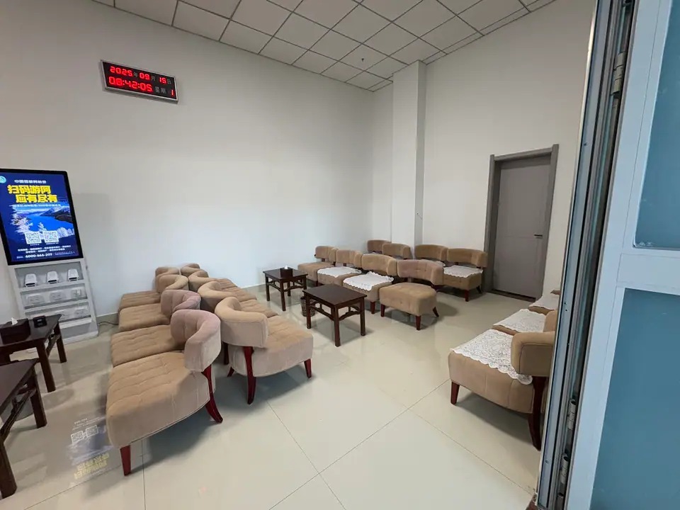 Two Classes Lounge — 3