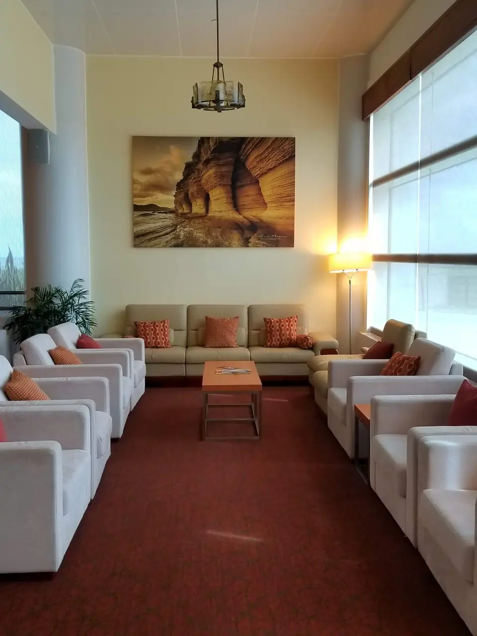 Executive Lounge — 4