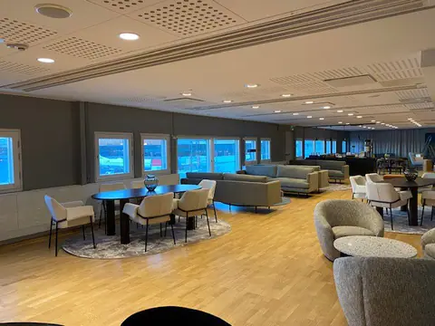 Pearl Lounge — 3