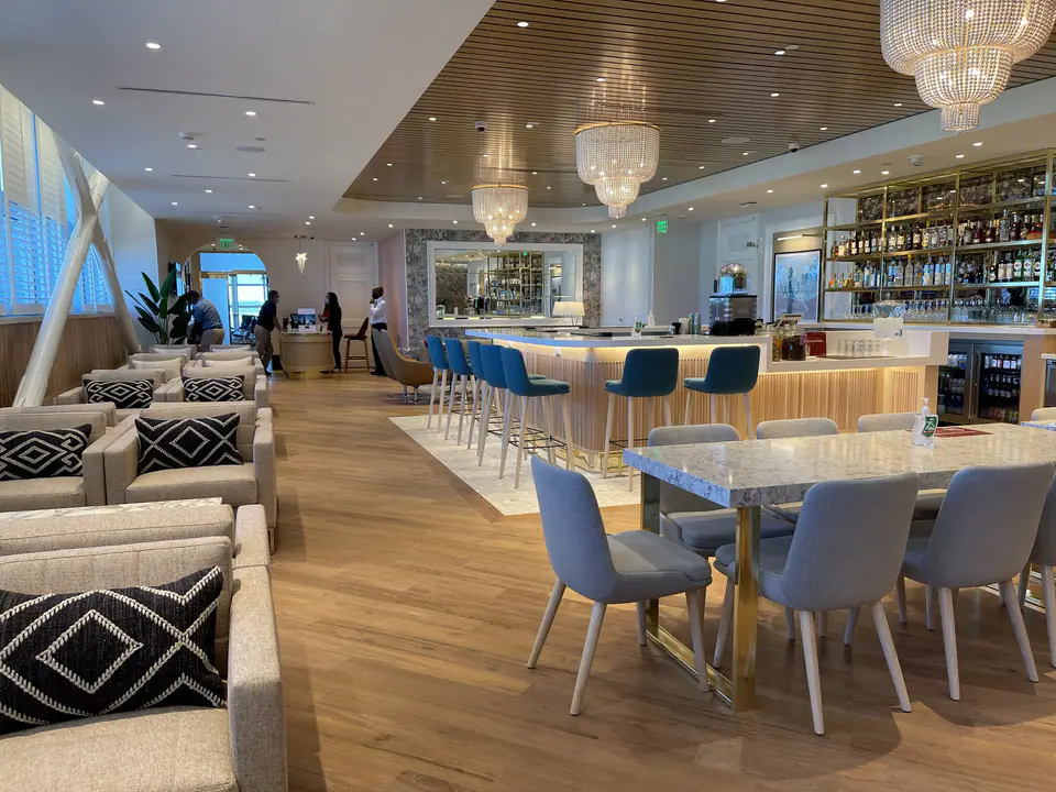 Primeclass Lounge — 1