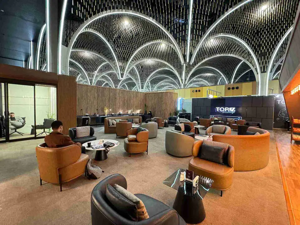 Topaz Lounge