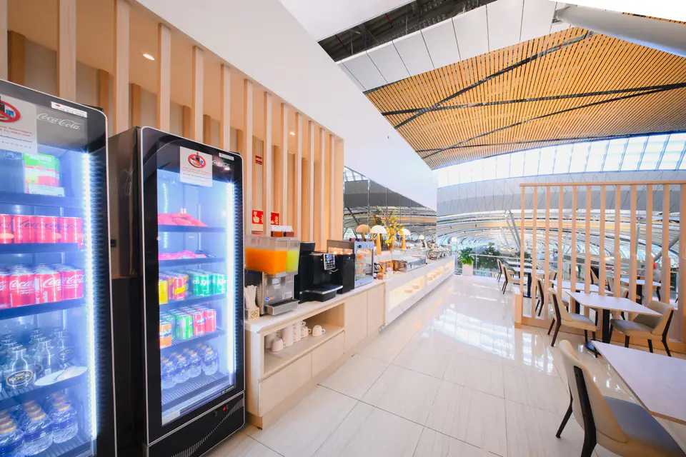 Miracle Business Class Lounge — 1