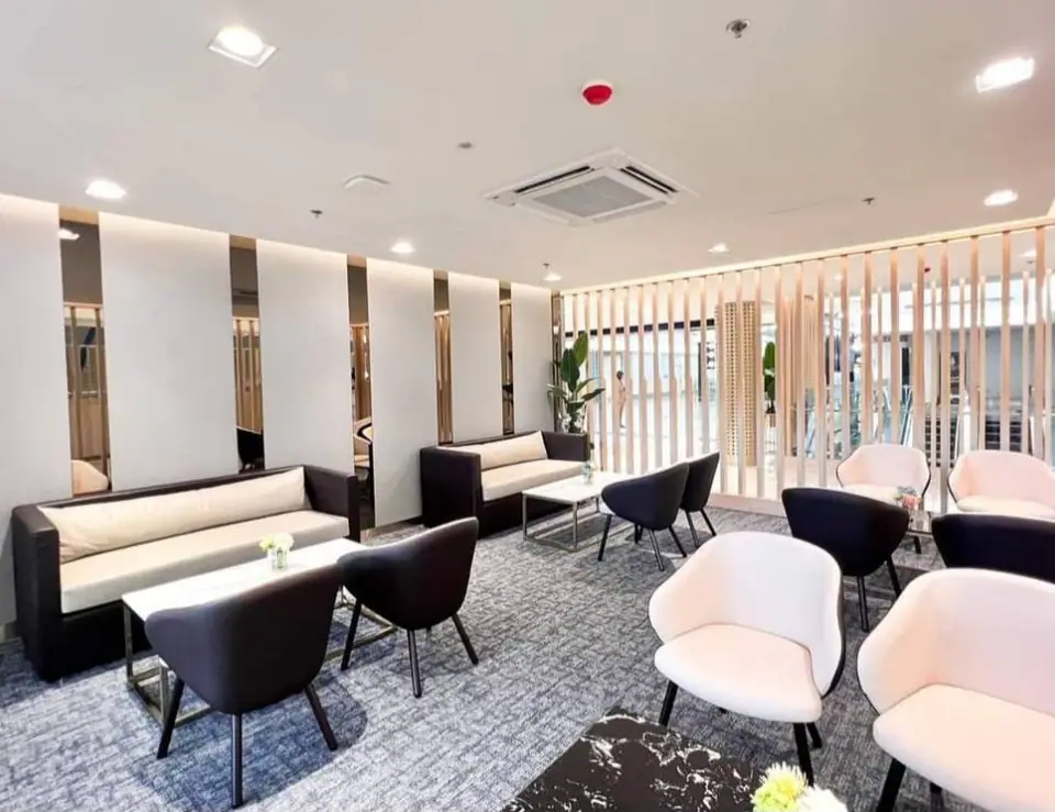 Miracle Business Class Lounge — 5