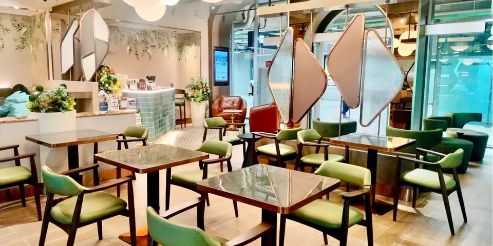 Miracle First Class Lounge — 1