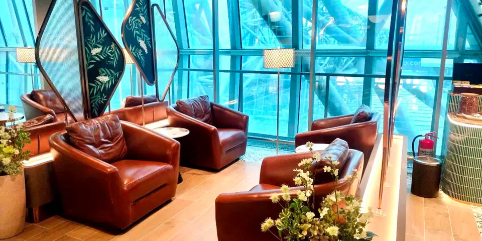 Miracle First Class Lounge — 2