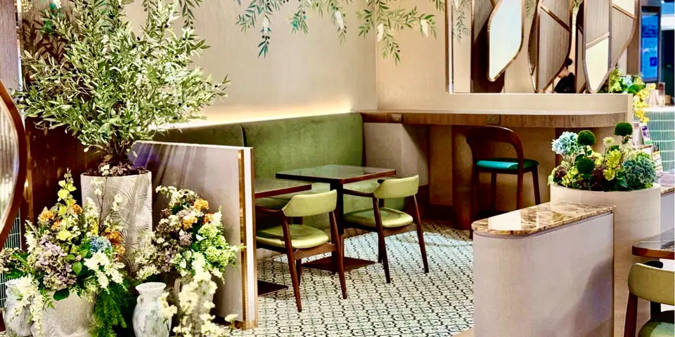 Miracle First Class Lounge — 4