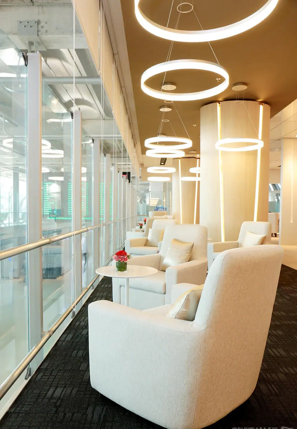 Miracle First Class Lounge — 2