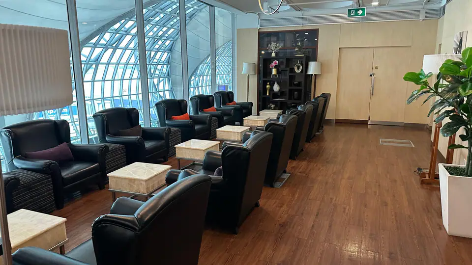 Miracle First Class Lounge, Level 4 — 5