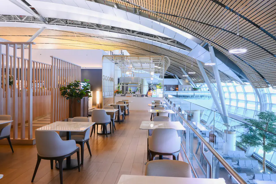 Miracle First Class Lounge — 2