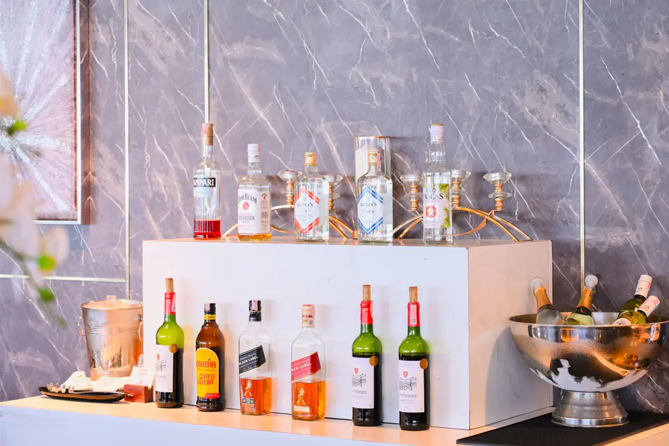 Miracle First Class Lounge — 4