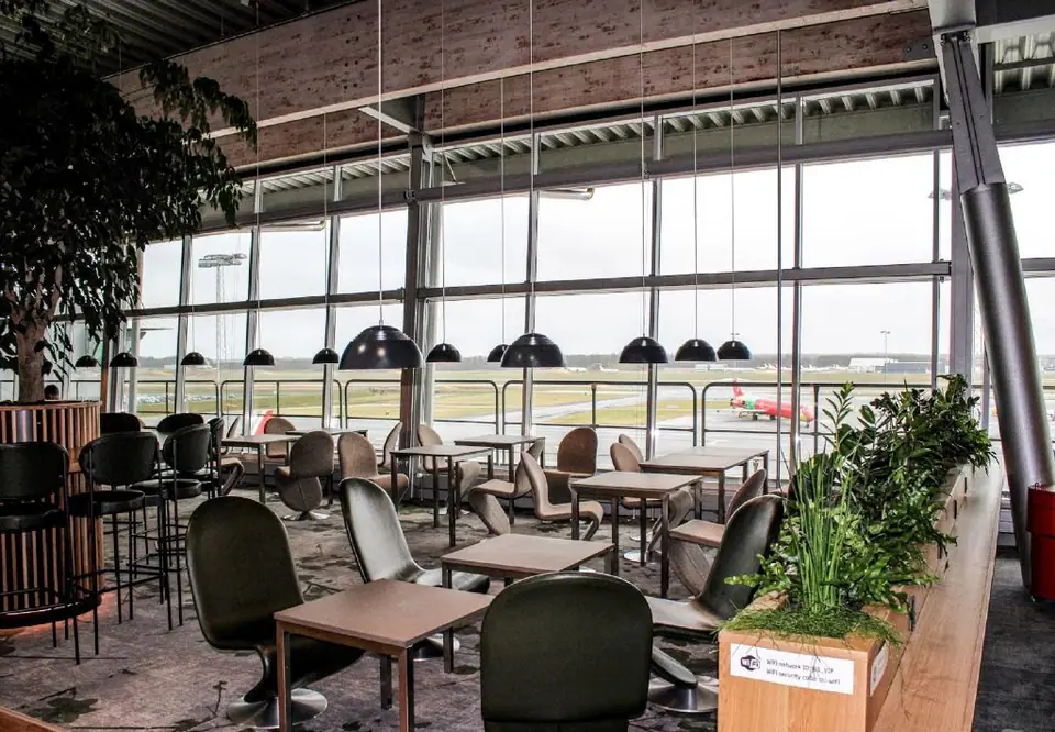 King Amlet Lounge — 2