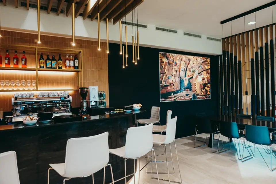 Prima Vista Lounge — 4