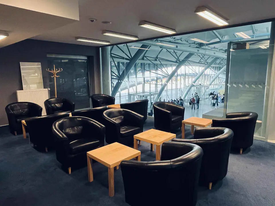 Business Lounge — 2