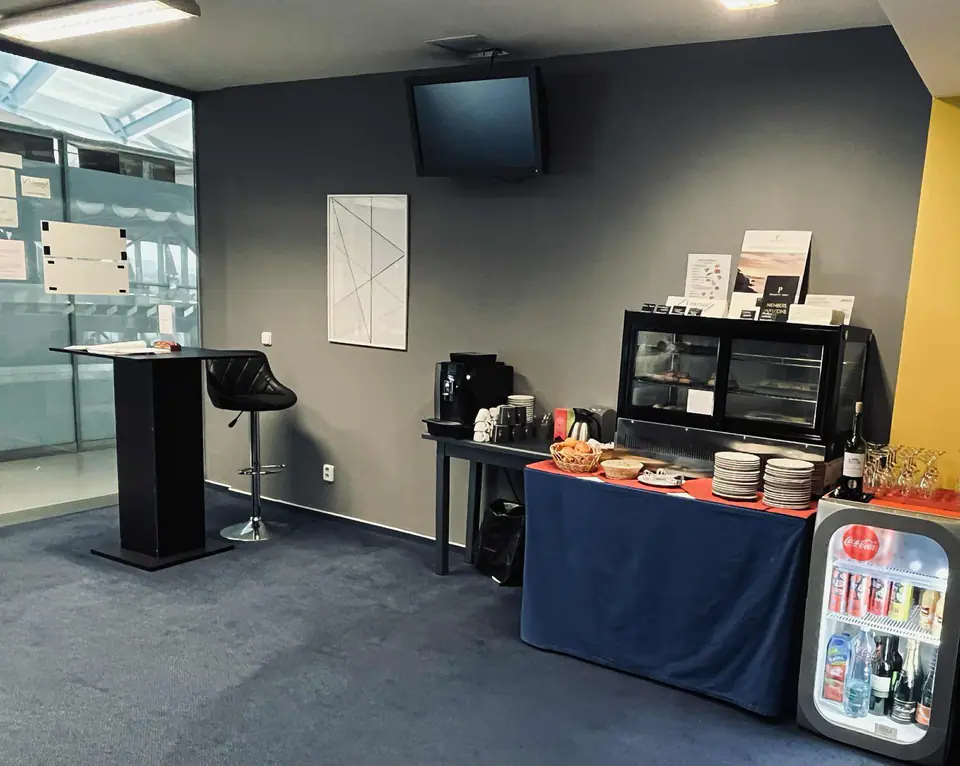 Business Lounge — 3