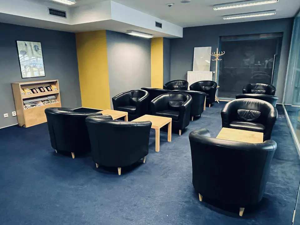 Business Lounge — 4