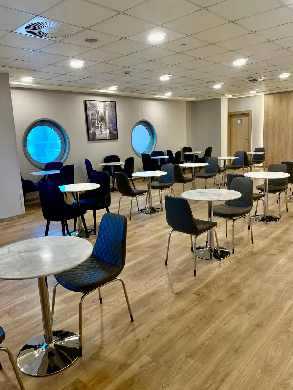 Ahlein - Premium Lounge — 2