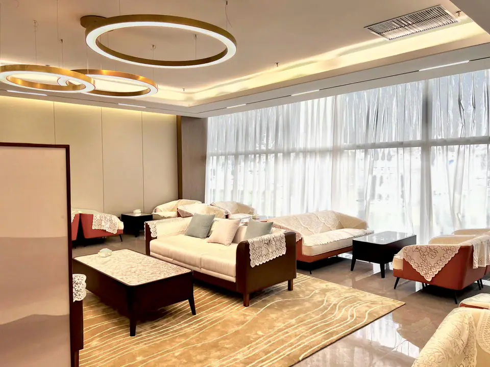 VIP Lounge — 5