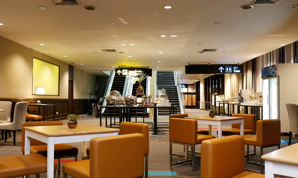Miracle Lounge No. 1 — 3