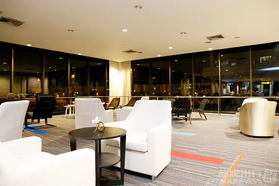 Miracle Lounge No. 1 — 4