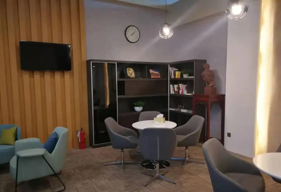 First Class Lounge No.2 — 2