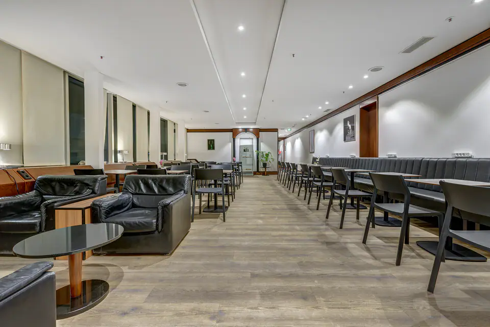 LuxxLounge — 3