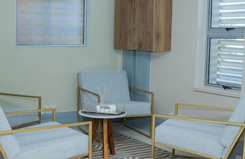 Softlanding Concierge Lounge — 2