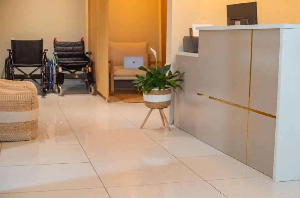 Softlanding Concierge Lounge — 5