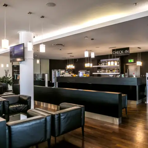 Executive Lounge — 3