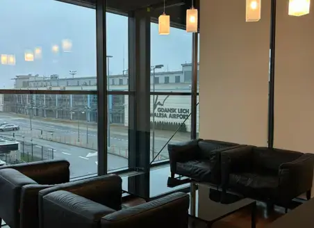 Executive Lounge — 4