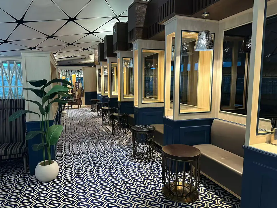 Hong Kong Airlines Lounge (Club Autus) — 5