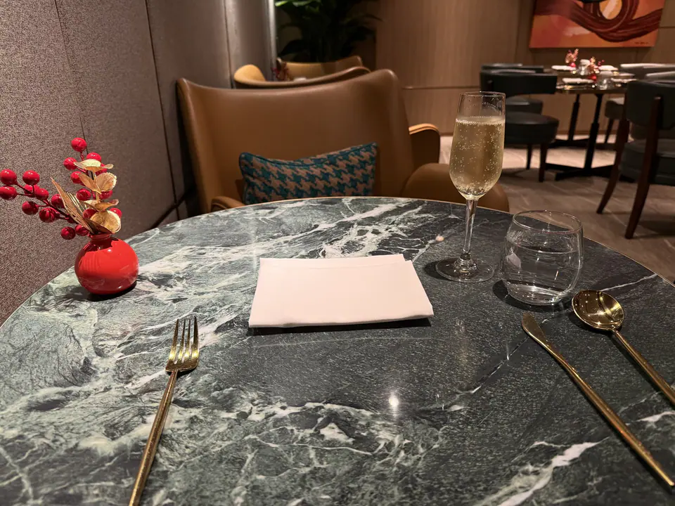 Plaza Premium First, Near Gate 1 - Infinity Room — 2