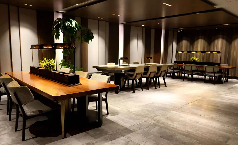 Plaza Premium First, Near Gate 1