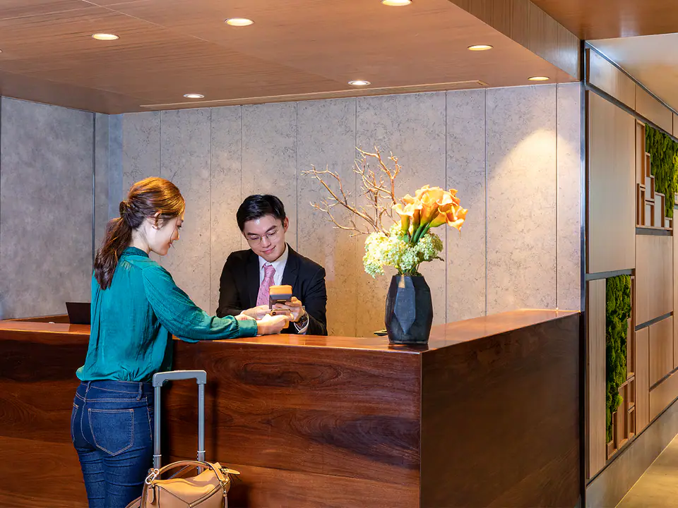 Plaza Premium Lounge, Near Gate 35 — 1