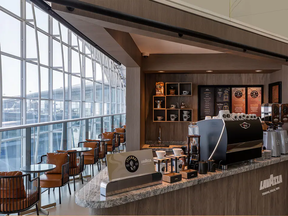 Plaza Premium Lounge, Near Gate 60 — 1