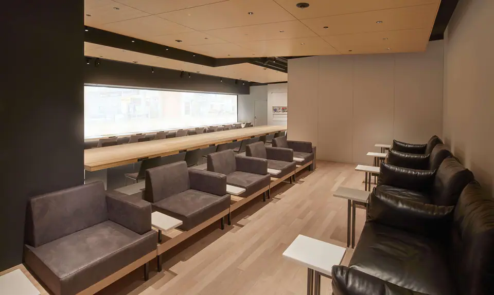POWER LOUNGE CENTRAL — 2