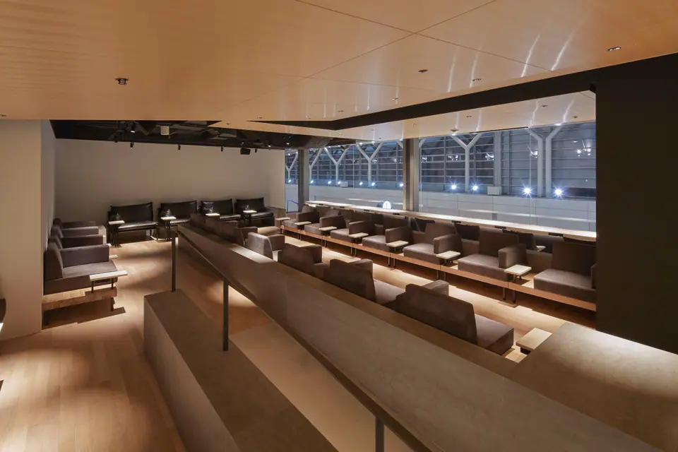 POWER LOUNGE CENTRAL — 3