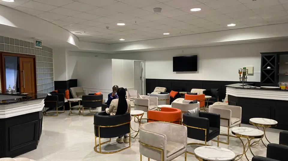 The Lounge (Gate 5)