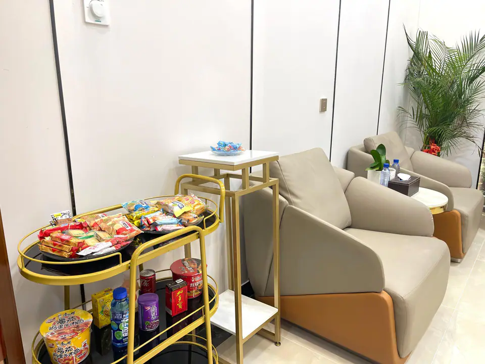 VIP Lounge — 4