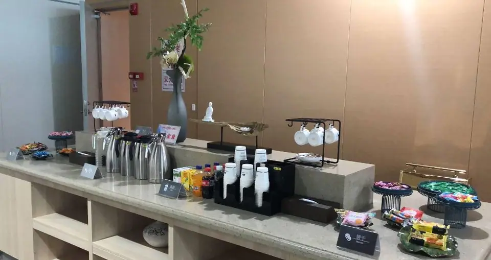 Business Lounge — 2