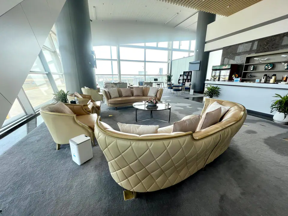 First Class Lounge — 4