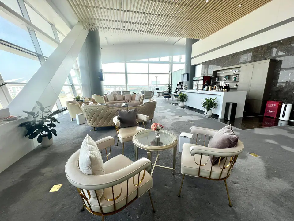 First Class Lounge — 5