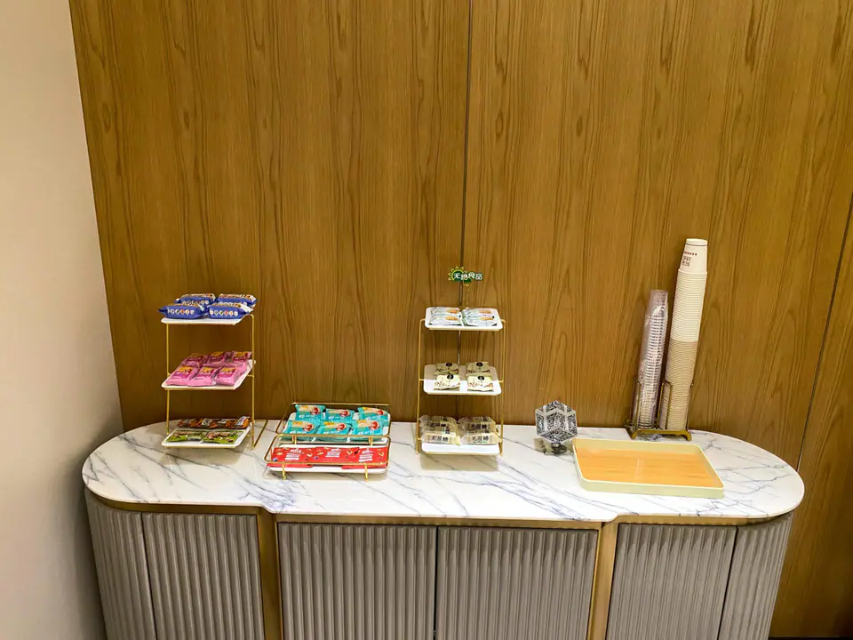 VIP Lounge — 4