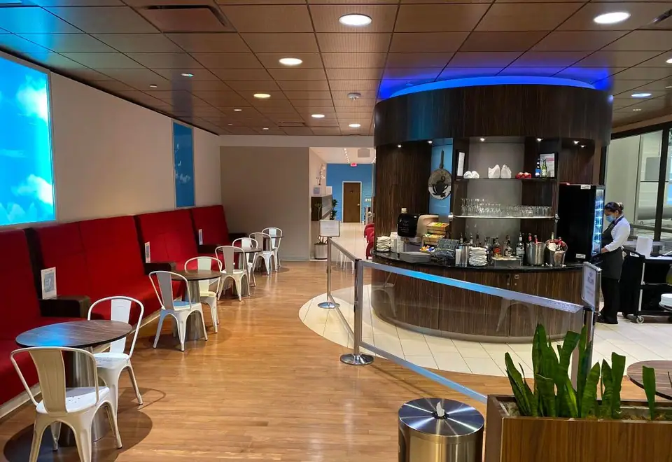 KLM Crown Lounge — 2