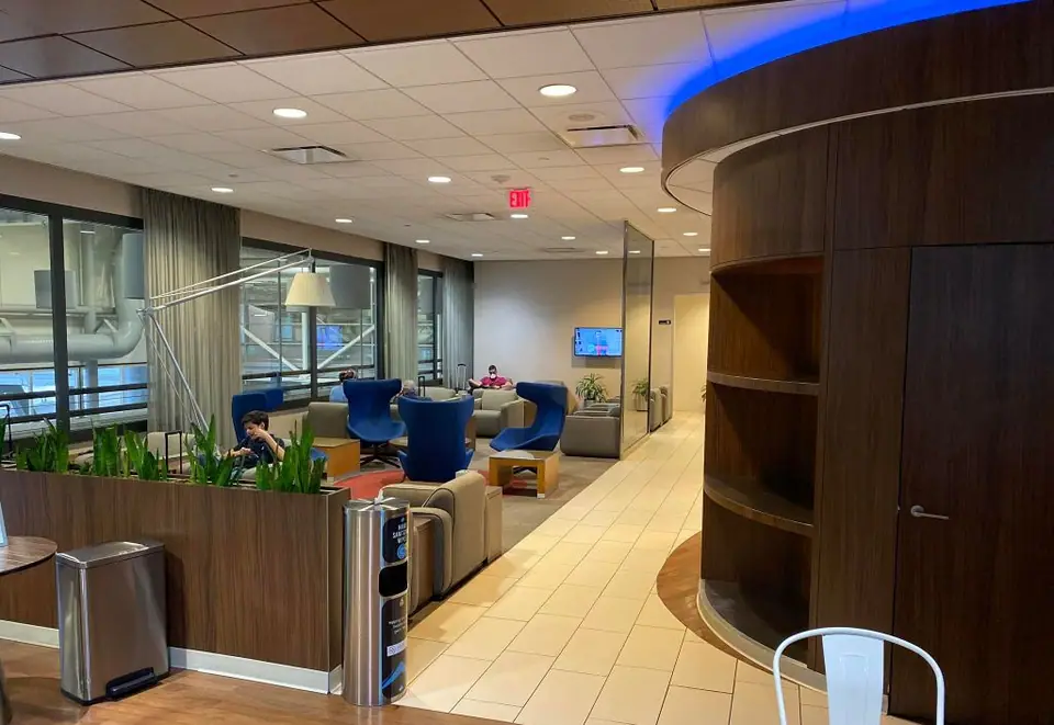KLM Crown Lounge — 3