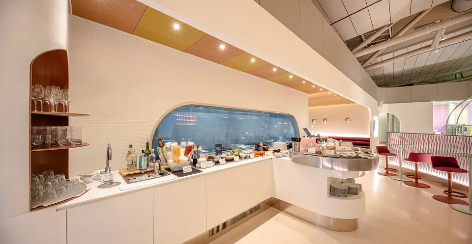 oneworld Lounge — 4