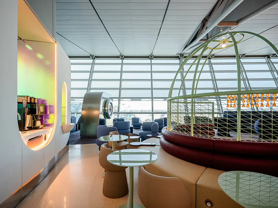 oneworld Lounge — 5