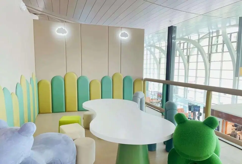 First Class Lounge — 5