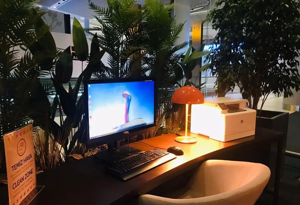 IGA Domestic Lounge — 3