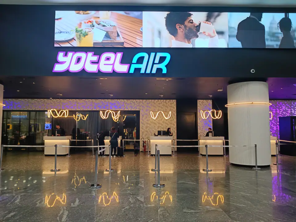 Revolve Lounge by YOTELAIR